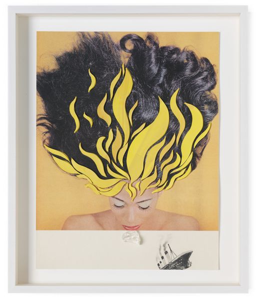 Kopf einer liegenden Frau, auf deren Haare gelbe Flammen zusehen sind