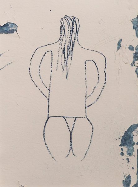 Fotografie einer Filzstiftzeichung auf einer Wand. Die Zeichnung stellt die Rückenansicht einer Frau in Unterhose dar, an der Wand blättert die Farbe ab. Cyrill Lachauer, Sammlung Goetz, München 