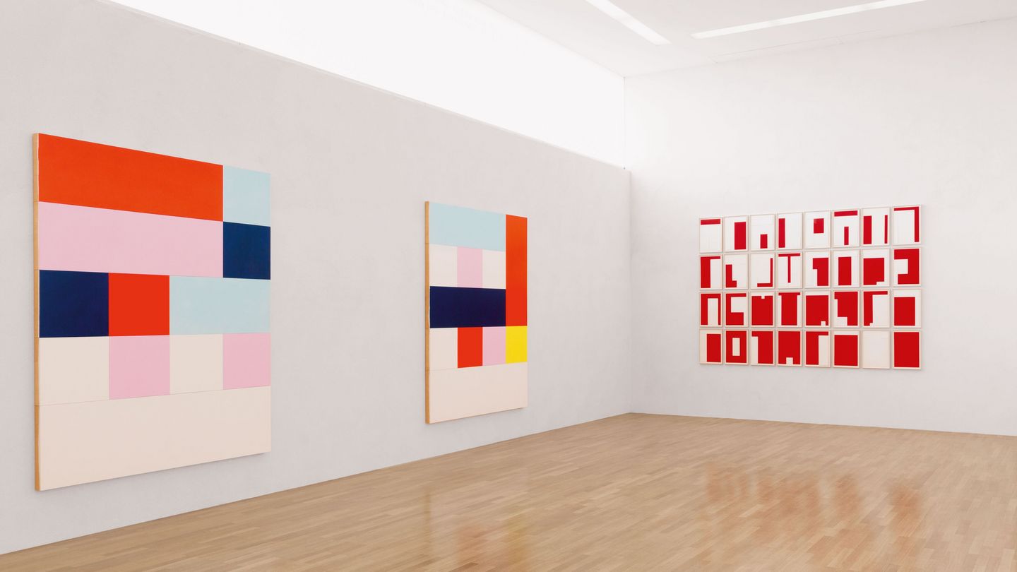 Ansicht der Ausstellung Farbraumkörper mit abstrakt-geometrischen Werken von Imi Knoebel, Sammlung Goetz München