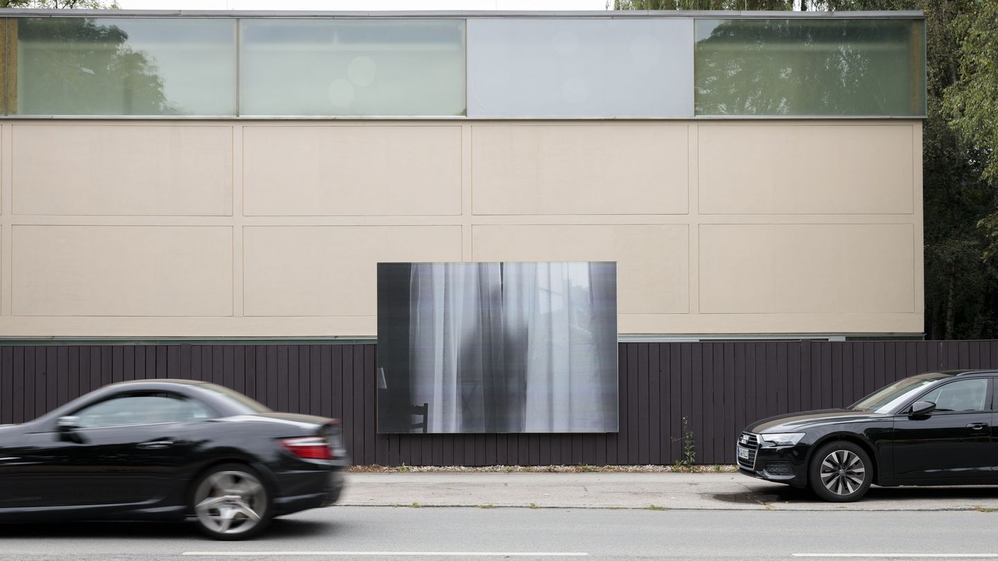 Billboard in front of the exhibition building with Black-and-white photograph, the shadow of a person standing behind a curtain, Felix Gonzalez-Torres, Sammlung Goetz, Munich